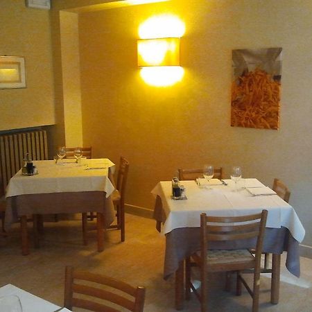 Albergo Croce D'Oro Dolcè Exteriör bild