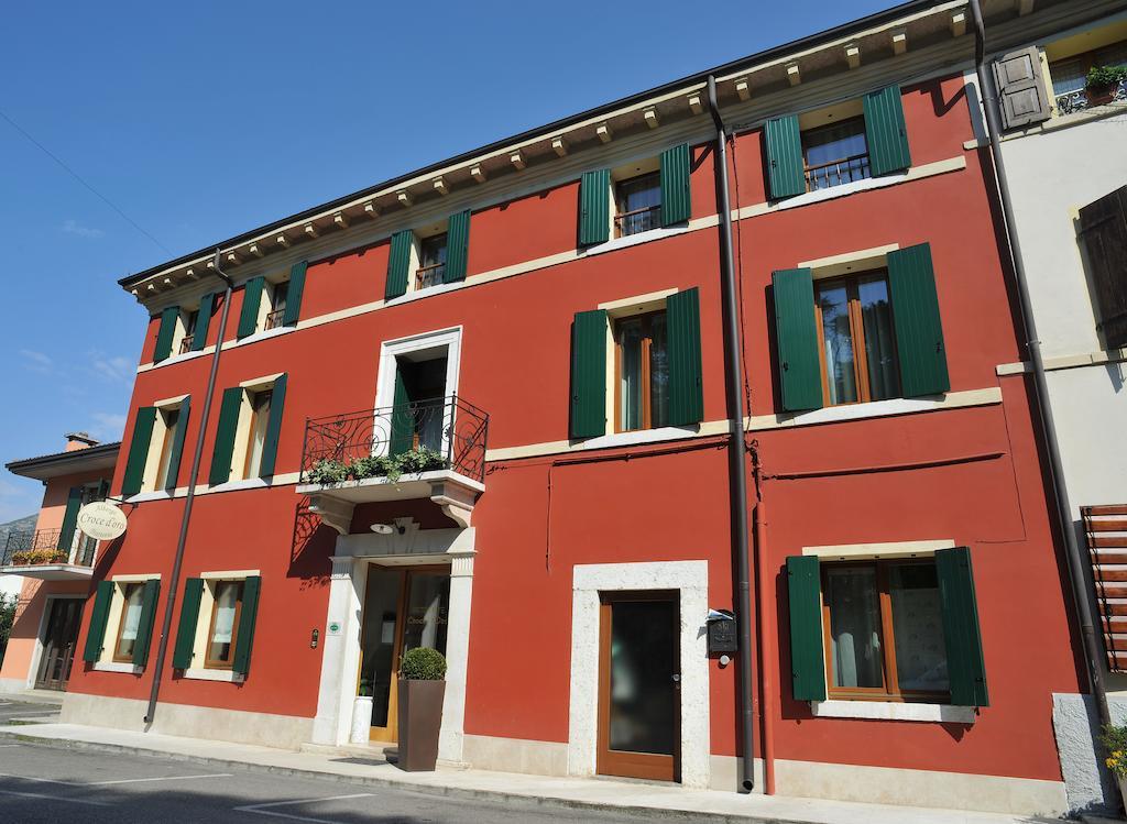 Albergo Croce D'Oro Dolcè Exteriör bild