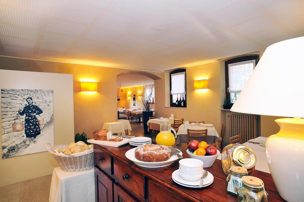 Albergo Croce D'Oro Dolcè Exteriör bild