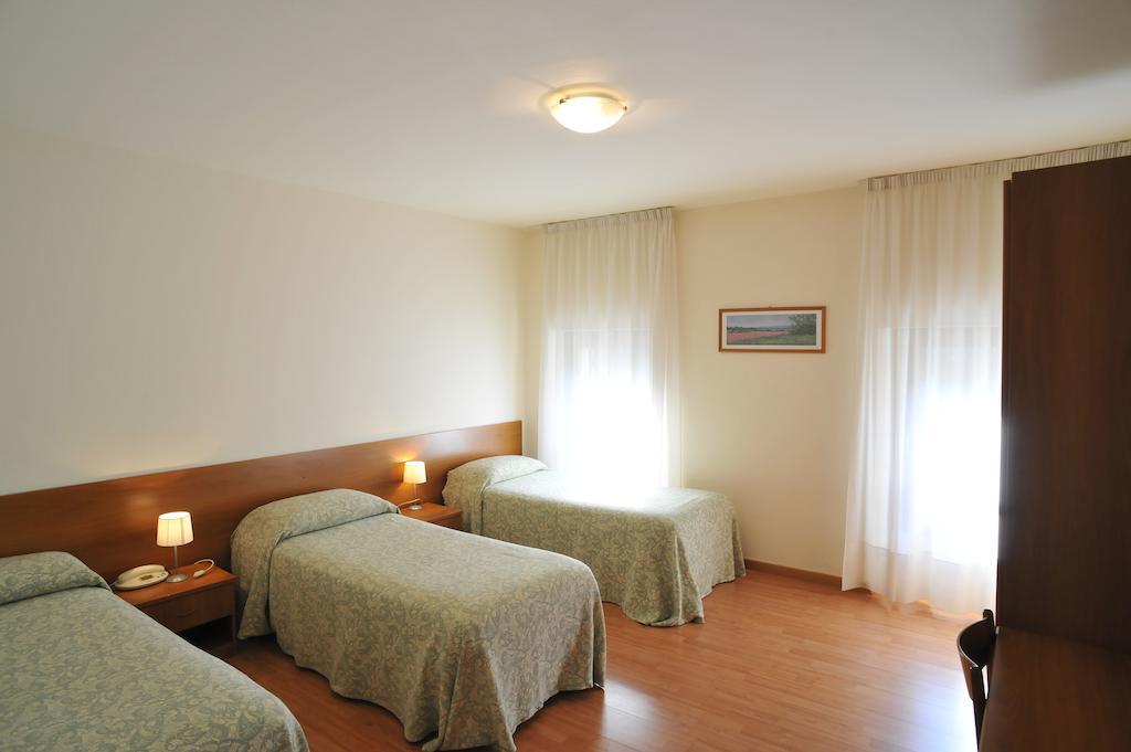 Albergo Croce D'Oro Dolcè Exteriör bild