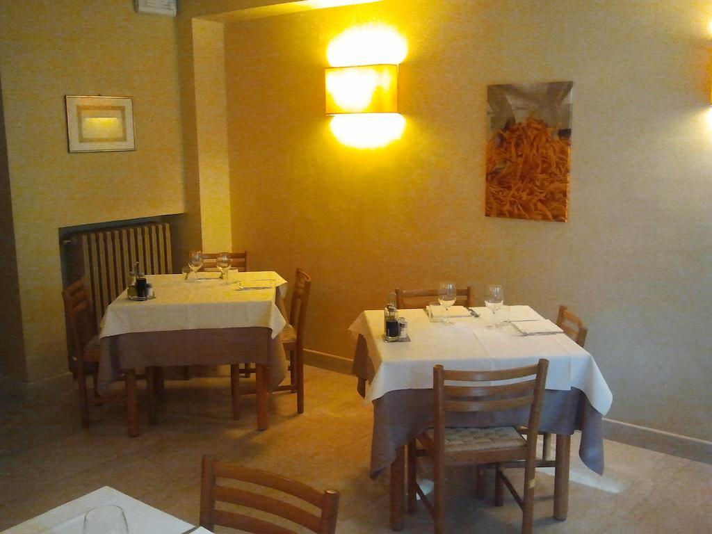 Albergo Croce D'Oro Dolcè Exteriör bild