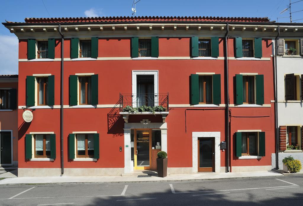 Albergo Croce D'Oro Dolcè Exteriör bild